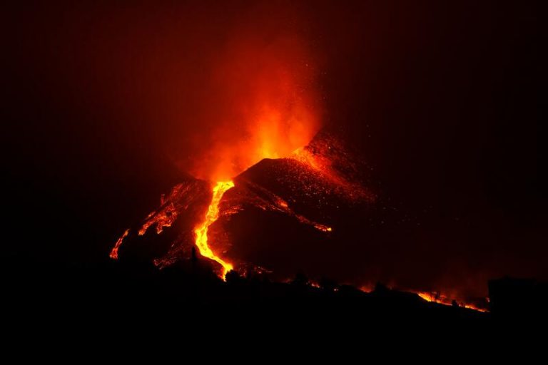 Los cálculos de emisión de lava del volcán varían entre 39,6 y 60 millones de m3 según el sistema de medición