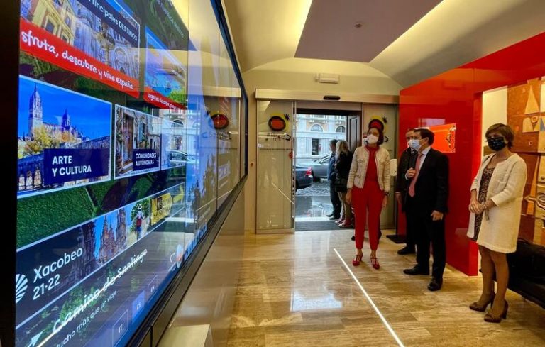 Maroto inaugura un centro multimedia interactivo sobre el Xacobeo en Roma