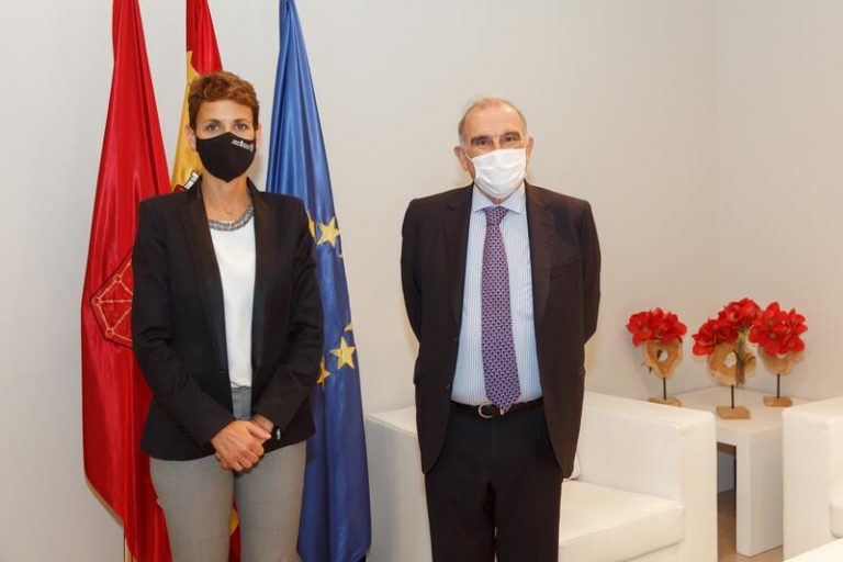 Chivite mantiene un encuentro con el exvicepresidente colombiano Humberto de La Calle