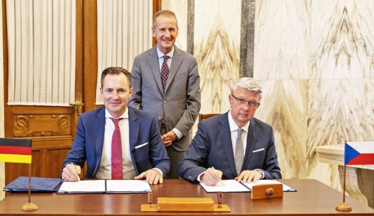 Diess discute el futuro de la electromovilidad en la República Checa