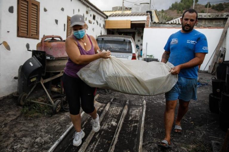 Los cabildos piden al Gobierno de Canarias fondos especiales para La Palma en los presupuestos de 2022