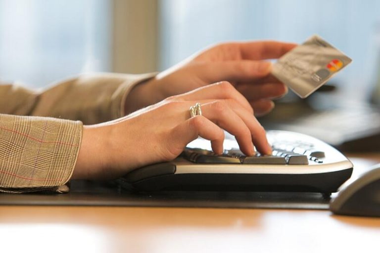 Casi el 45% de los consumidores utiliza sus monederos digitales para realizar pagos