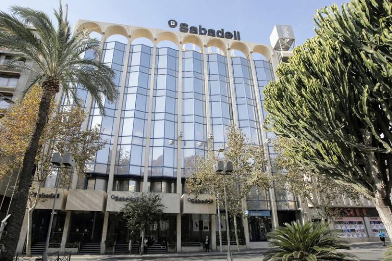 Sabadell ofrece reducir a 1.555 la cifra de afectados por el ERE planteado en la entidad