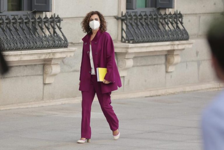 El Gobierno dota con 7.000 millones a las CCAA por el reembolso del IVA de 2017