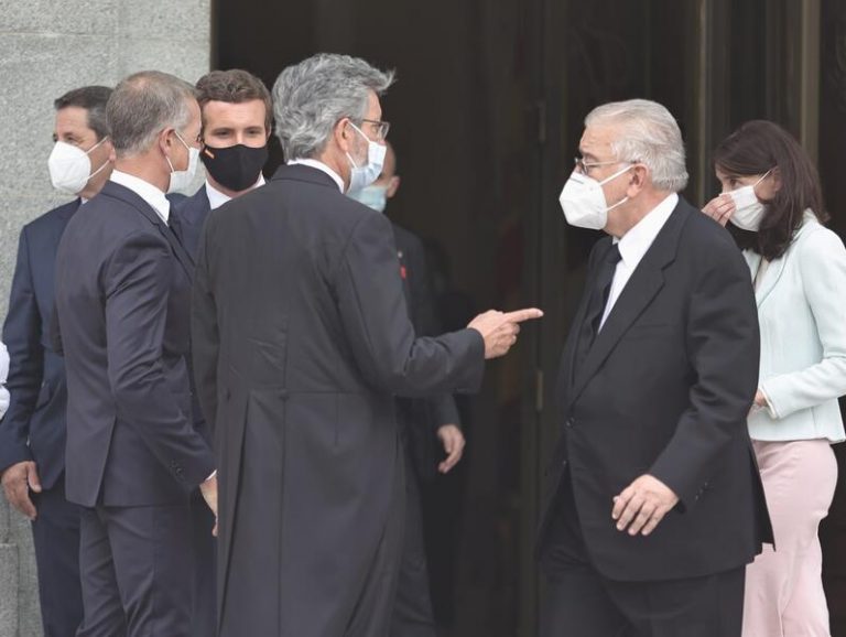 El presidente, la vicepresidenta y un magistrado más del TC, pendientes de salida en caso de renovación