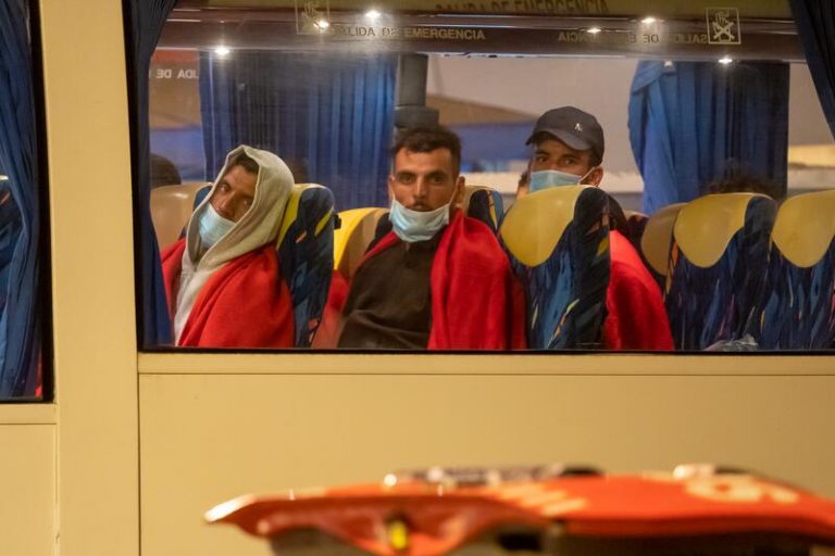 El Gobierno destinará 61 millones para aumentar en 5.700 plazas el sistema de acogida