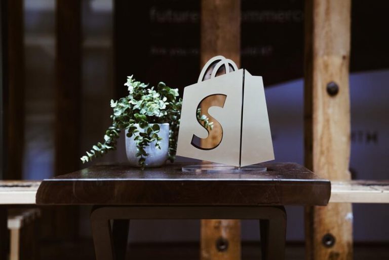 Shopify lanza su programa global de ERP junto a Microsoft y Oracle