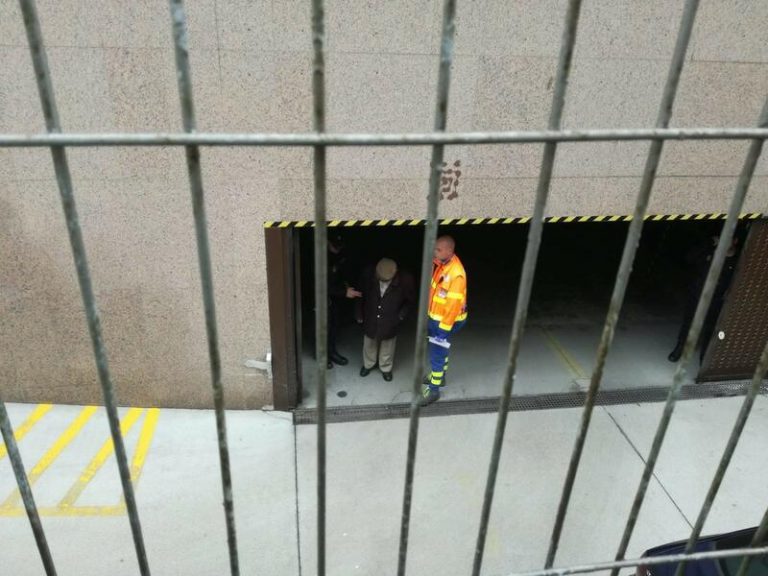 Suspendido el juicio contra el anciano 'rayacoches' de Vigo, que ha sido incapacitado judicialmente