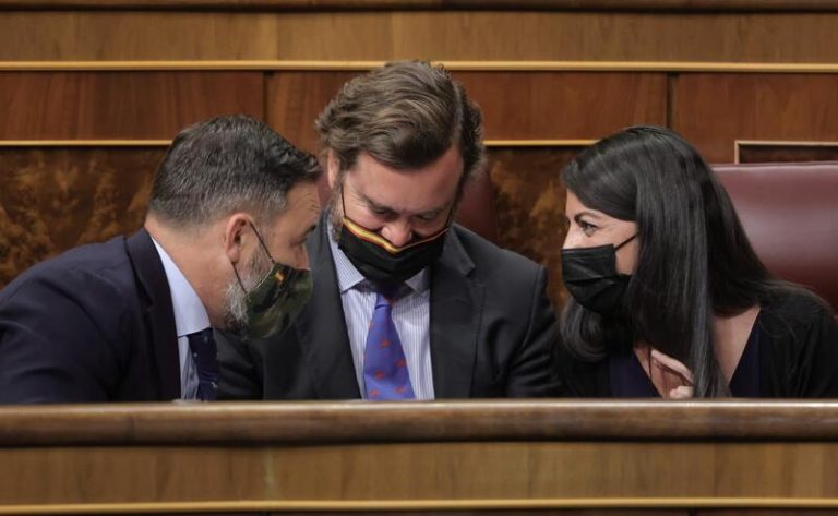 Abascal acusa a Casado de 