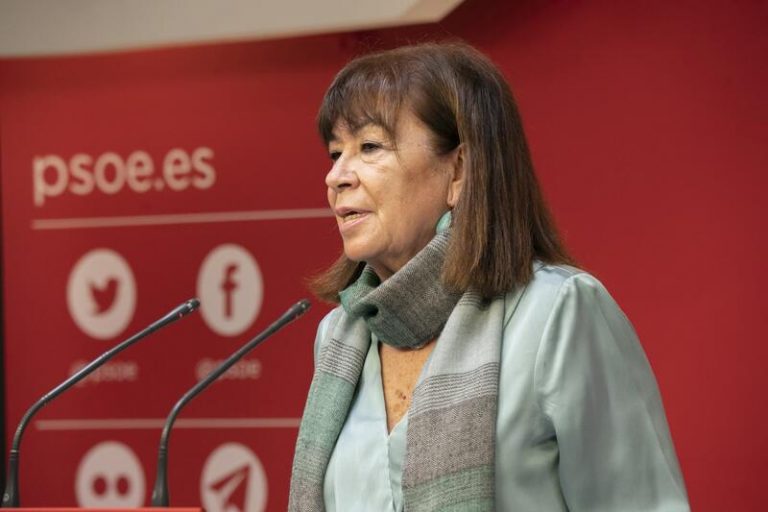 Sánchez mantiene a Narbona como presidenta del PSOE