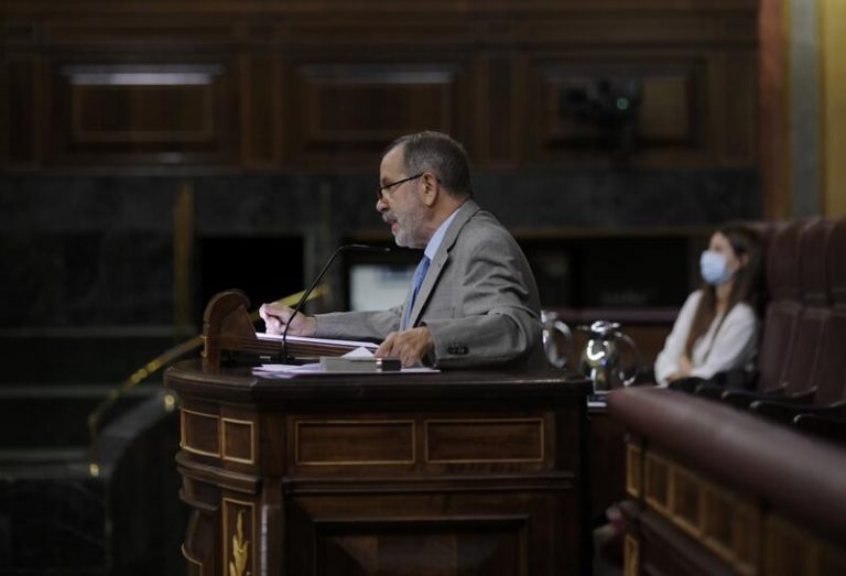 Casi 4 décadas del primer Defensor del Pueblo: 6 cargos oficiales, 3 en funciones y solo una mujer elegida