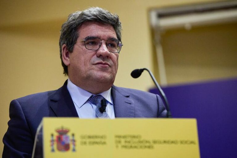 Escrivá cifra en 1.900 millones la 'paguilla' que recibirán los pensionistas para compensar el alza del IPC