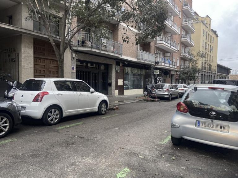 Un juez establece que no se puede sancionar a vehículos estacionados sin ITV