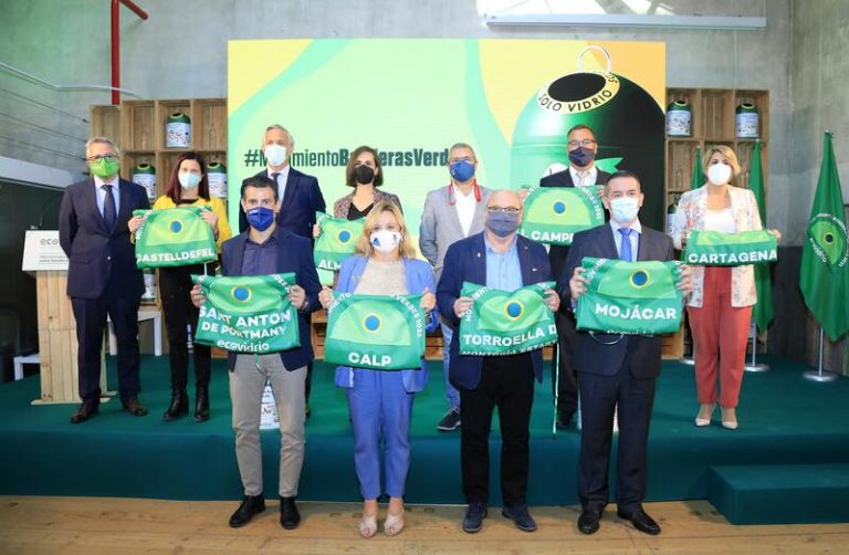 8 municipios costeros estrenan la bandera verde de Ecovidrio