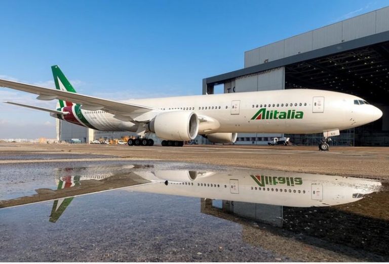 Alitalia deja de operar sus vuelos e ITA ocupa su lugar
