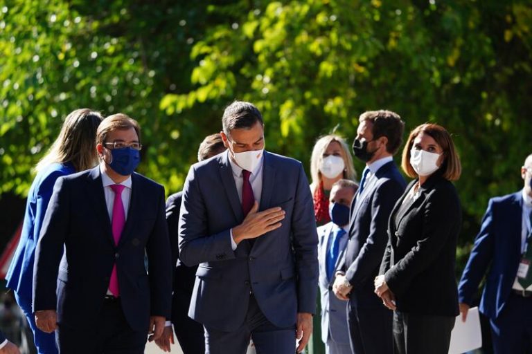 El PSOE cambiará sus estatutos para que Vara pueda estar en la Ejecutiva Federal