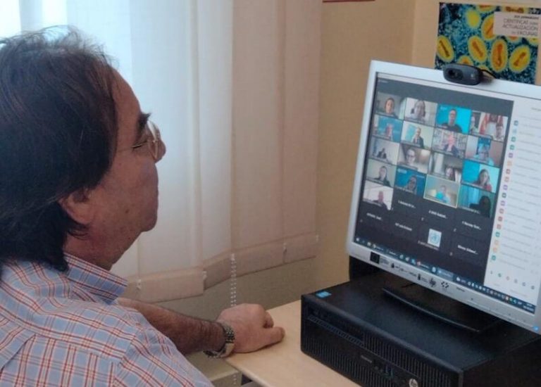 Amós García indica que el comportamiento de la gripe este año es bastante impredecible