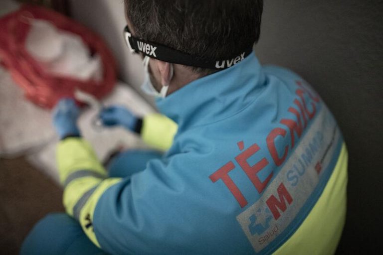 El Summa lleva la vacunación a la calle este fin de semana con equipos móviles en Moncloa, Parla y Arganda