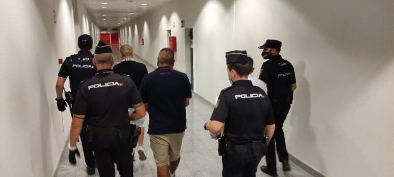 Detenido un grupo organizado especializado en hurtos en el aeropuerto de Alicante-Elche