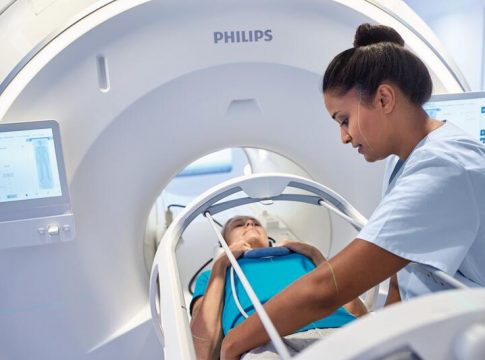 Philips Philips dispara beneficios, pero rebaja previsiones