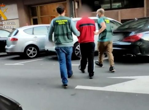 Detenido un vecino de Gijón acusado de poseer y distribuir pornografía infantil Detenido un vecino de Gijón acusado de poseer y distribuir pornografía infantil