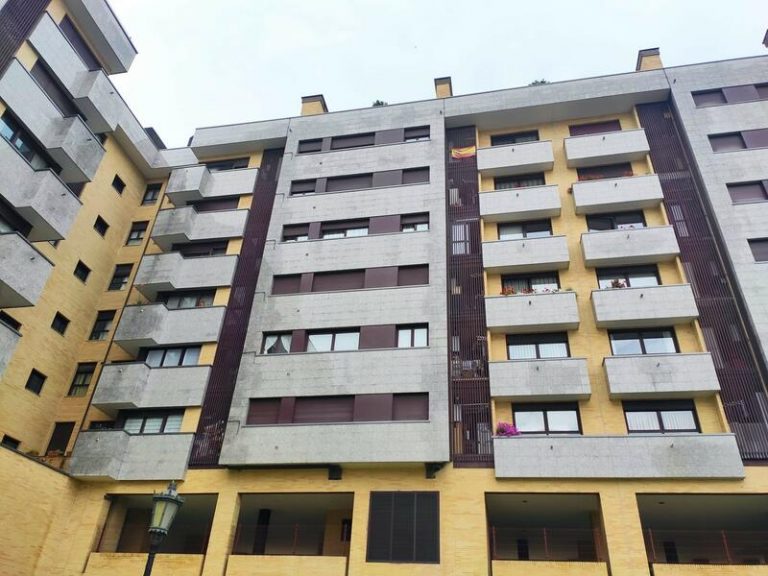 El encarecimiento de la luz eleva entre un 7% y un 10% el consumo en las comunidades de vecinos