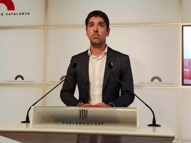 Los comunes piden que el Parlamento de Cataluña investigue casos de 