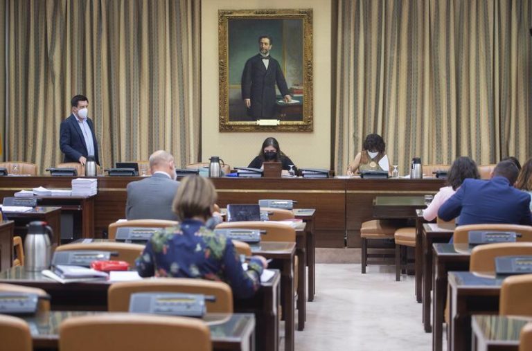 El PP avala una propuesta del PSOE que busca equiparar a cooperantes con militares en contextos bélicos