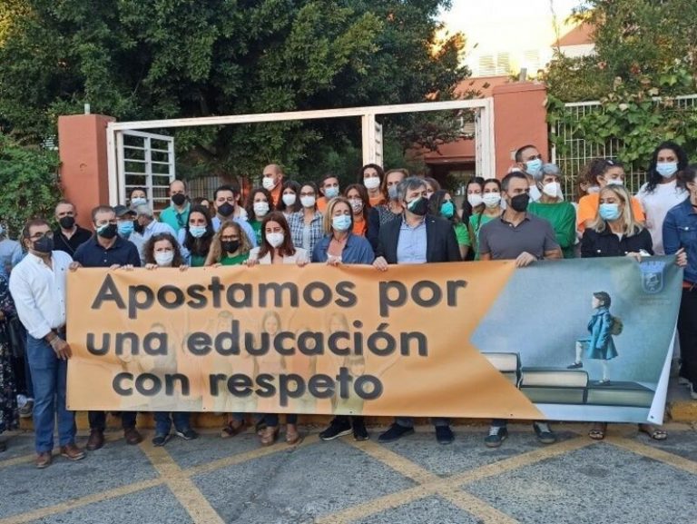 La acusada de agredir a 2 docentes de Coria no acepta una conformidad
