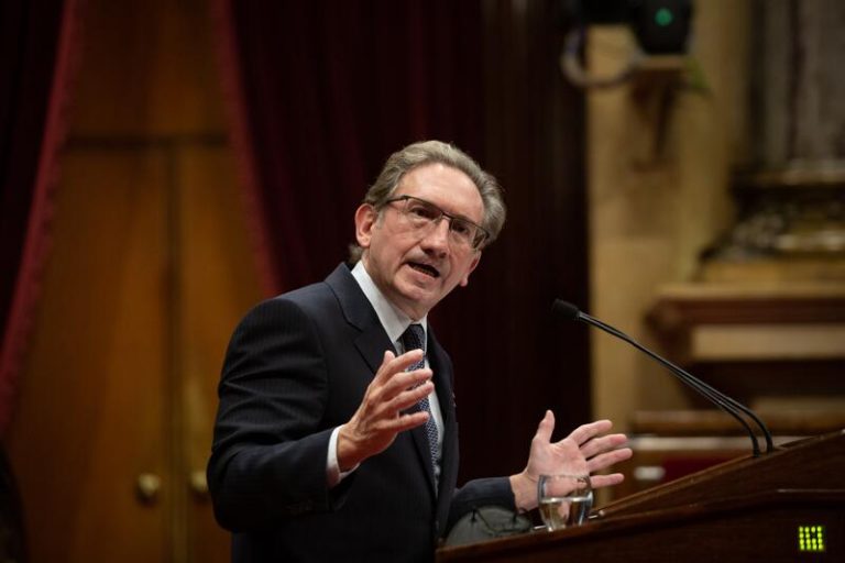 Gobierno catalán rechaza limitar por ley un salario máximo como piden los comunes