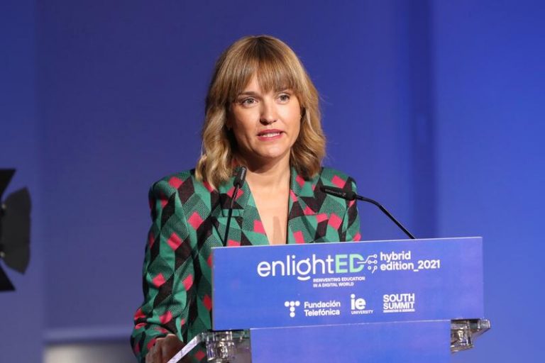 Alegría insta a aumentar las competencias digitales de alumnos y profesores