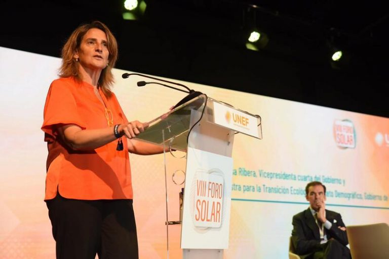 Ribera: El Gobierno aprobará en breve la estrategia nacional de fotovoltaica flotante