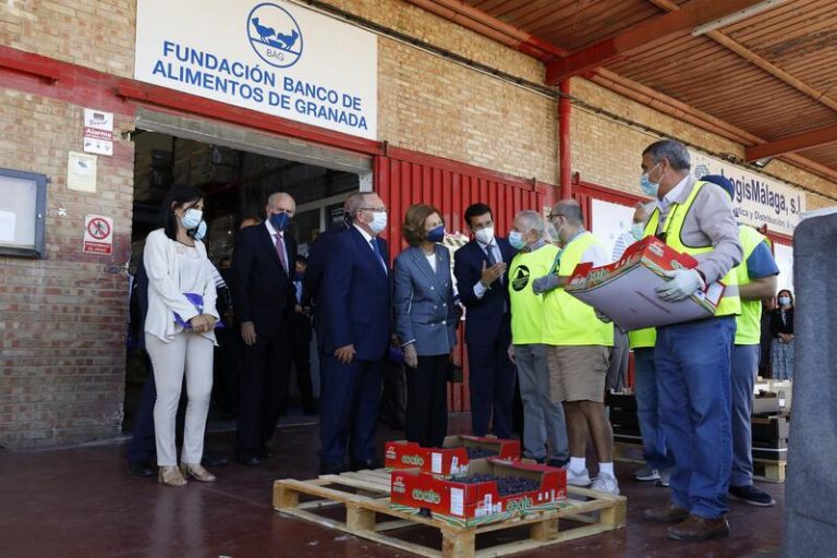 La Reina Sofía visita las instalaciones de la Fundación Banco de Alimentos de Granada