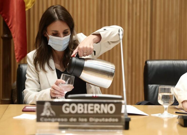 Montero ve insuficiente señalar la explotación sexual como violencia machista