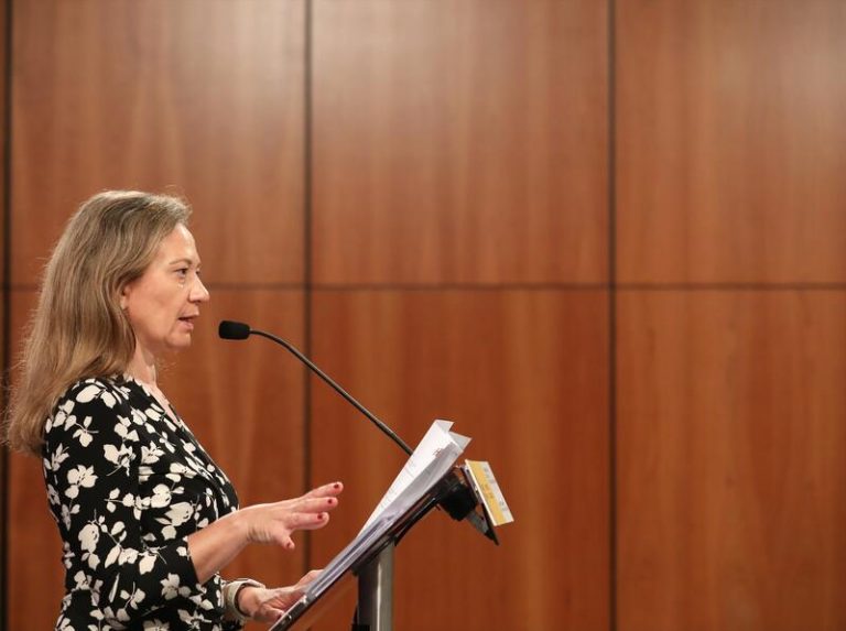 Bajan en septiembre las llamadas y whatsapps al 016 pero aumentan las consultas online