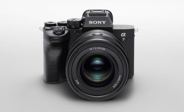 Sony presenta su nueva cámara sin espejo Alpha 7 IV con sensor full-frame de 33MP