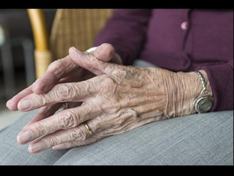 Cataluña permite visitas y salidas en residencias sin límite de personas ni de tiempo