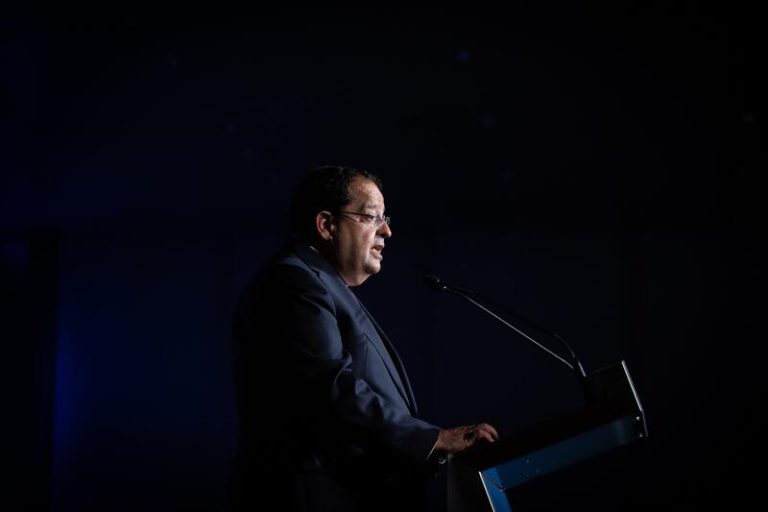 Consejero de Interior de Cataluña promete a los Mossos perseguir  agresiones a policías