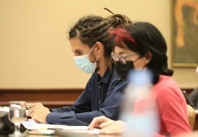 Podemos arremete contra Batet al retirarle el escaño a Rodríguez tras las presiones de TS