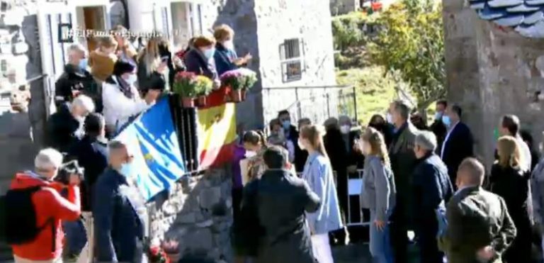 El Puertu muestra la cultura de los vaqueiros durante la visita de la Familia Real