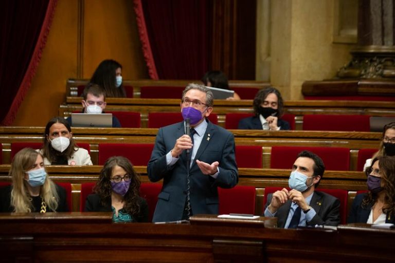 La Fiscalía pide al TSJ de Cataluña rechazar las denuncias de Vox y Cs por los avales de Cuentas