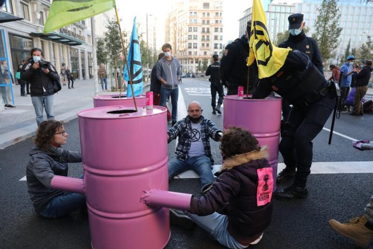 Extinction Rebellion España cortan una hora la Gran Vía y Plaza España de Madrid para exigir acuerdos climáticos