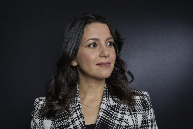 Arrimadas urge por carta a Sánchez y Casado a llegar a pactos de Estado