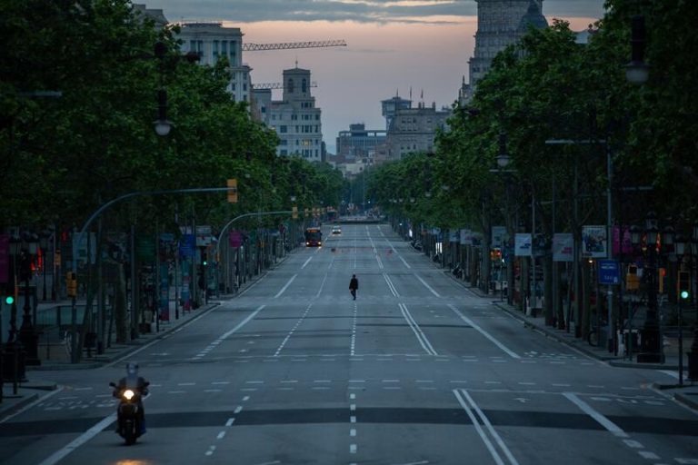 Eurodiputados se enzarzan en Bruselas por las restricciones a la circulación en Barcelona