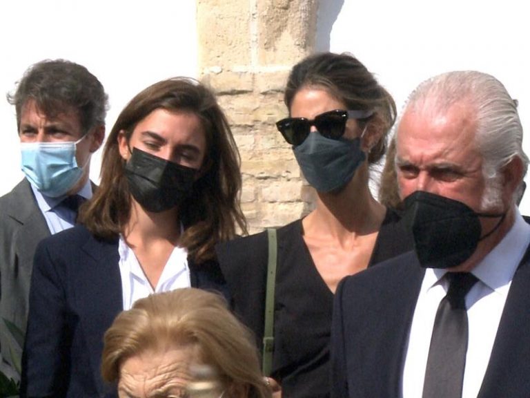 Numerosos rostros conocidos en el último adiós a Mercedes Domecq