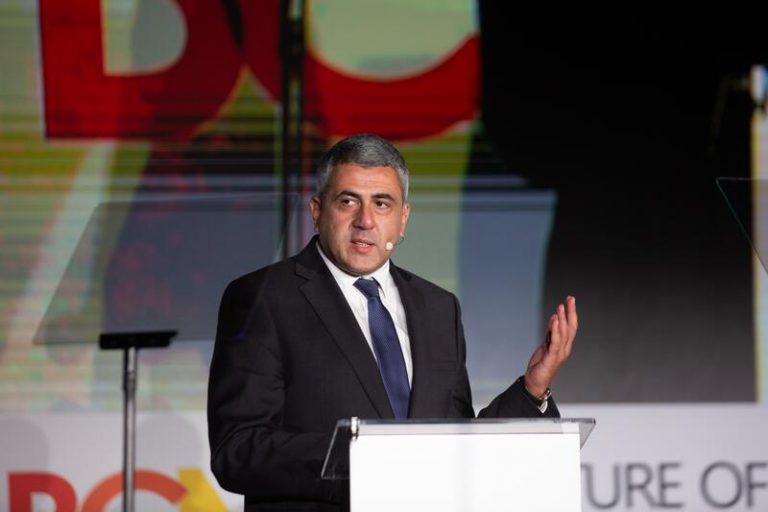 Pololikashvili anuncia la creación de un fondo para descarbonizar el turismo