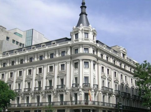 Sector eléctrico El sector eléctrico registra a agosto un déficit de 1.054,2 millones, un 48,4% menos