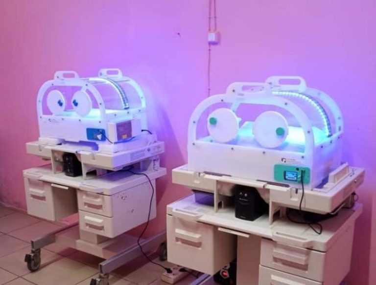 Jóvenes de FP de centros salesianos fabrican cunas climatizadas para recién nacidos