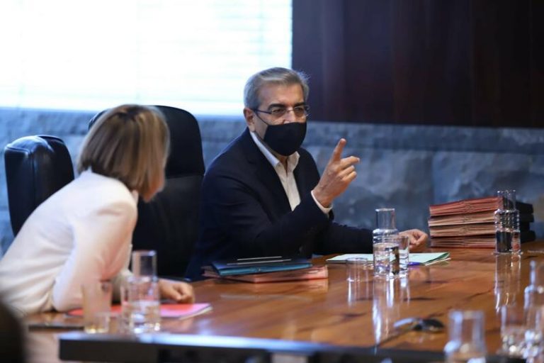 Canarias aprueba un decreto-ley con el registro único para los afectados por la erupción en La Palma