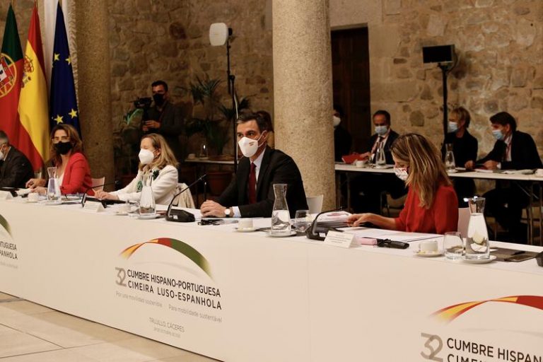 Calviño y Díaz protagonizan en Trujillo un frío reencuentro